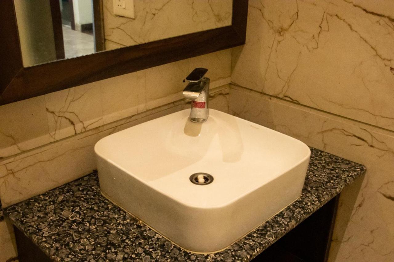 Sourav Park Inn Агра Экстерьер фото